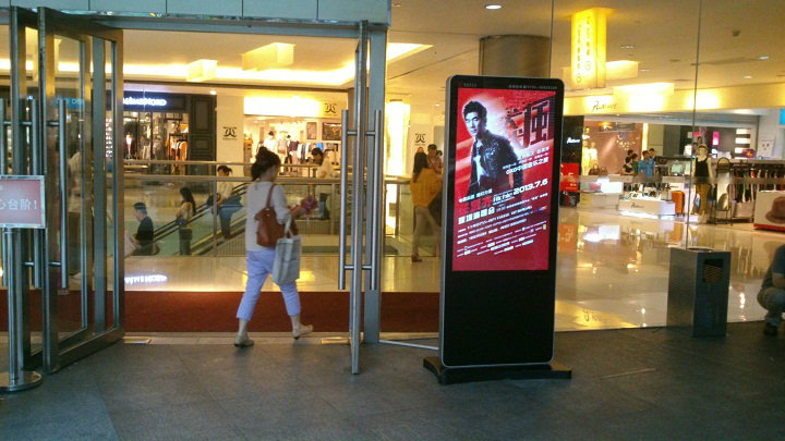 商场落地式数字标牌 落地式数字标牌 第1张-上海耘电科技科技有限公司